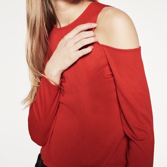 ZARA RIBBED TOP WITH CUT OUT OPEN SHOULDERS RED NEW WITH TAGS LARGE - Picture 2 of 4